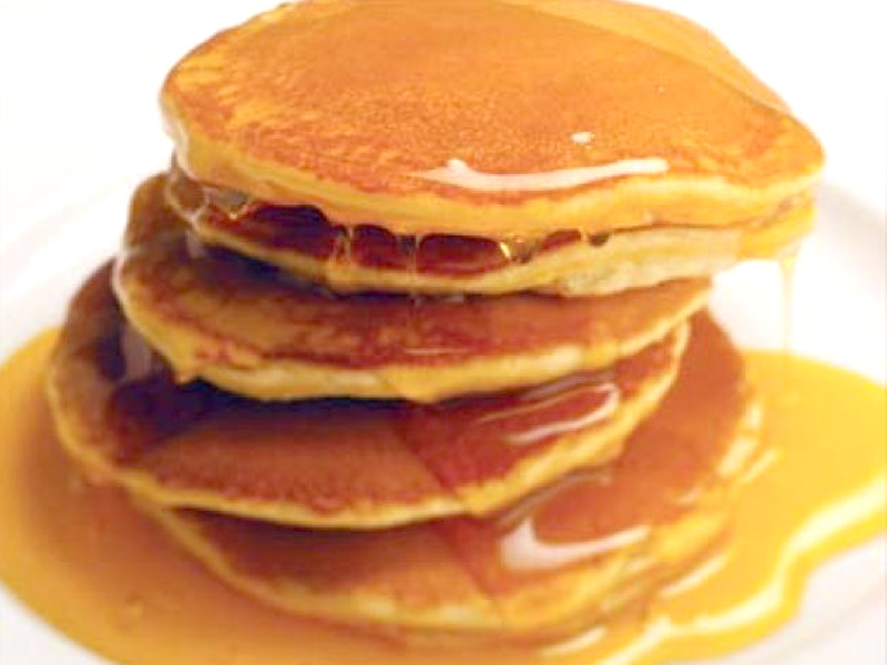 Pancakes allo sciroppo d'acero - Ricetta americana | Alimentipedia.it