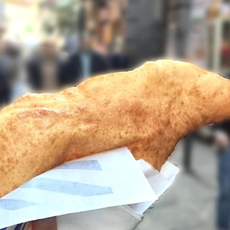 La pizza fritta: un lungo viaggio iniziato a Napoli