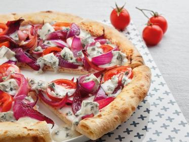 Pizza al Gorgonzola e cipolla