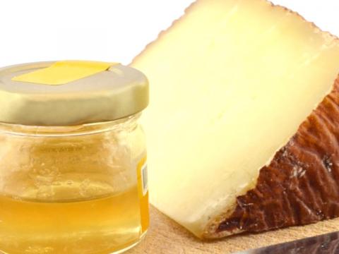 Abbinamento miele e formaggio