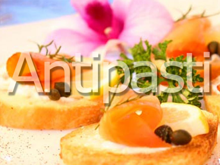 Canapè arrotolati asparagi e salsa olandese