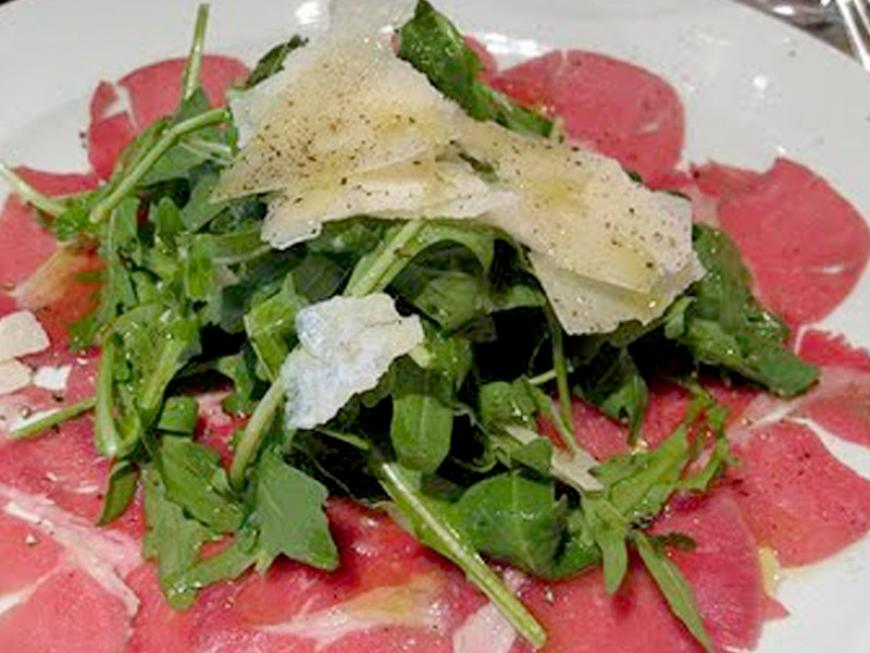 Carpaccio di vitello e roquefort