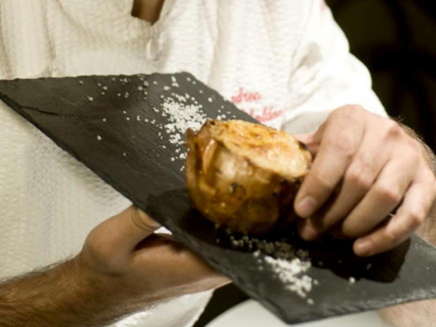 Cipolla cotta al sale e ripiena di cipolla