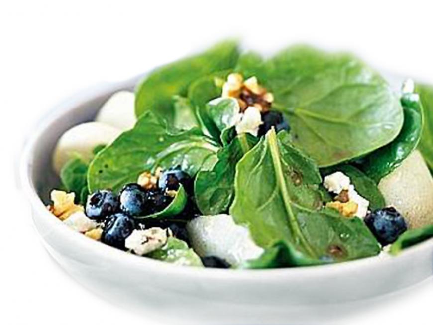 Insalata di spinaci, toma e mirtilli