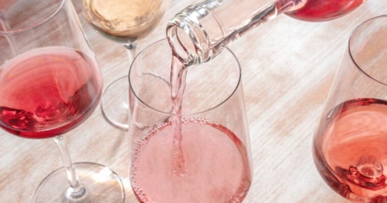 Vino rosato e rosé. Cosa sono, come si ottengono e come gustarli