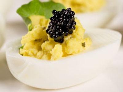 Caviale all'interno delle uova sode
