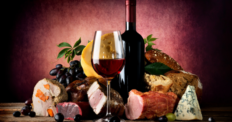 Vino e cibo. Le regole base per un abbinamento perfetto e gli errori da evitare