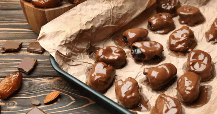 Datteri ricoperti di cioccolato fondente
