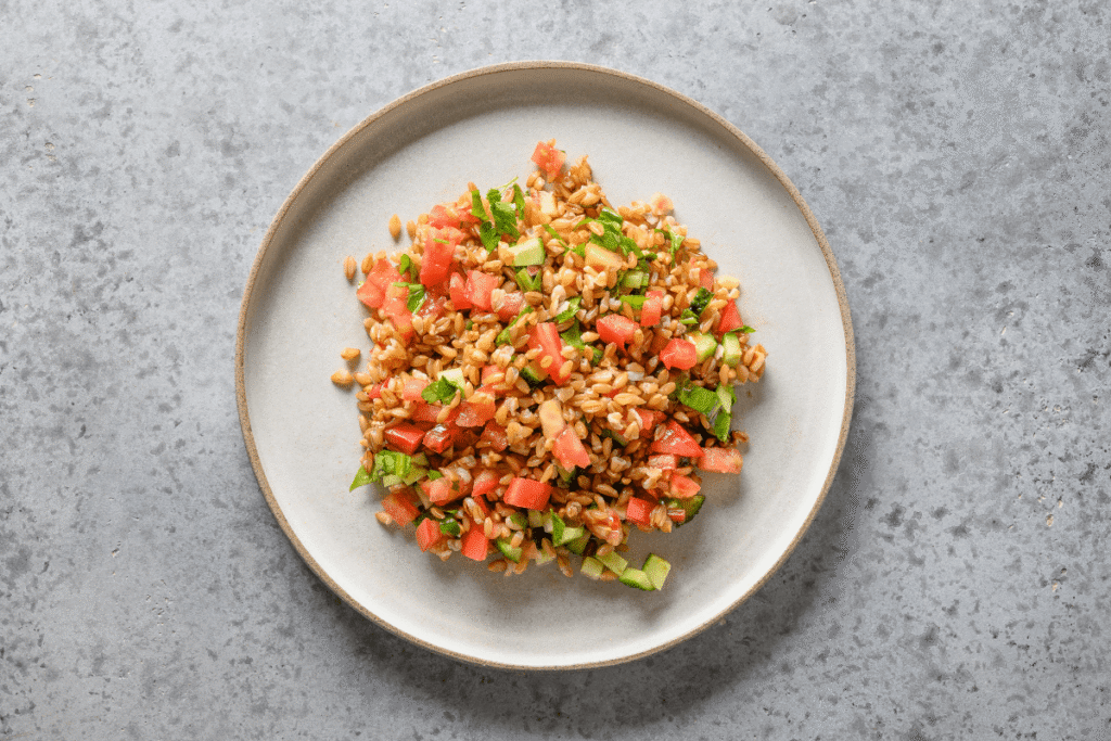 Farro con verdure e ananas