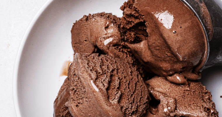 Gelato al cioccolato raw vegan
