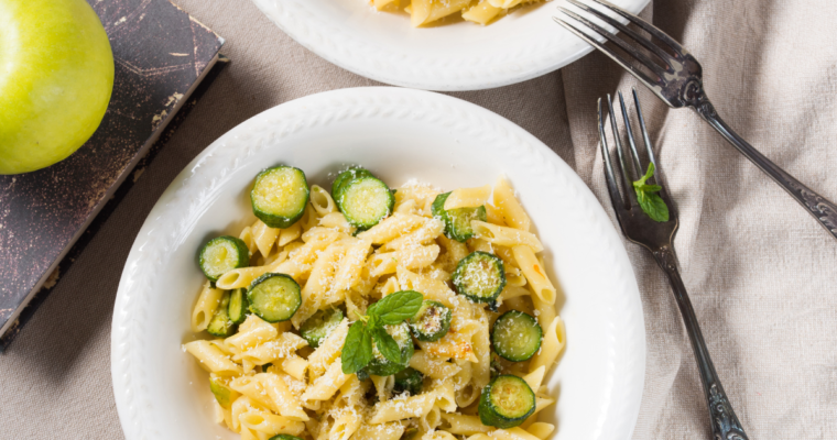 Pasta alla Nerano, la ricetta originale cremosa con zucchine e Provolone del Monaco