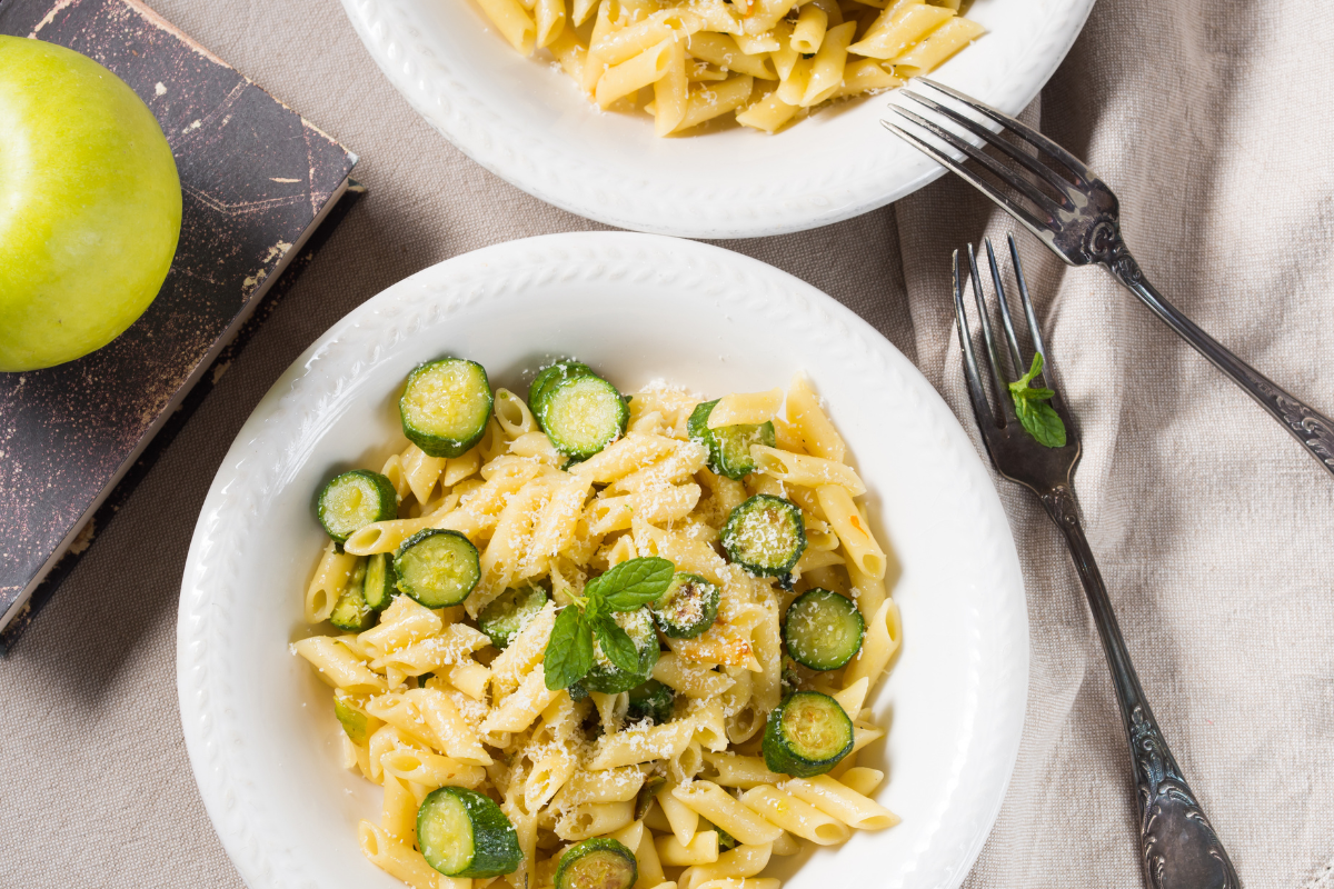 Pasta alla Nerano, la ricetta originale cremosa con zucchine e Provolone del Monaco