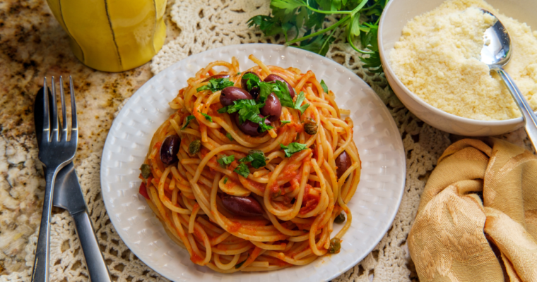 Pasta alla puttanesca tradizionale, la ricetta originale facile e veloce passo passo
