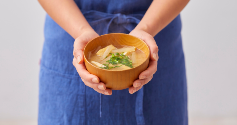 Zuppa di miso, il comfort food giapponese che racconta il mare