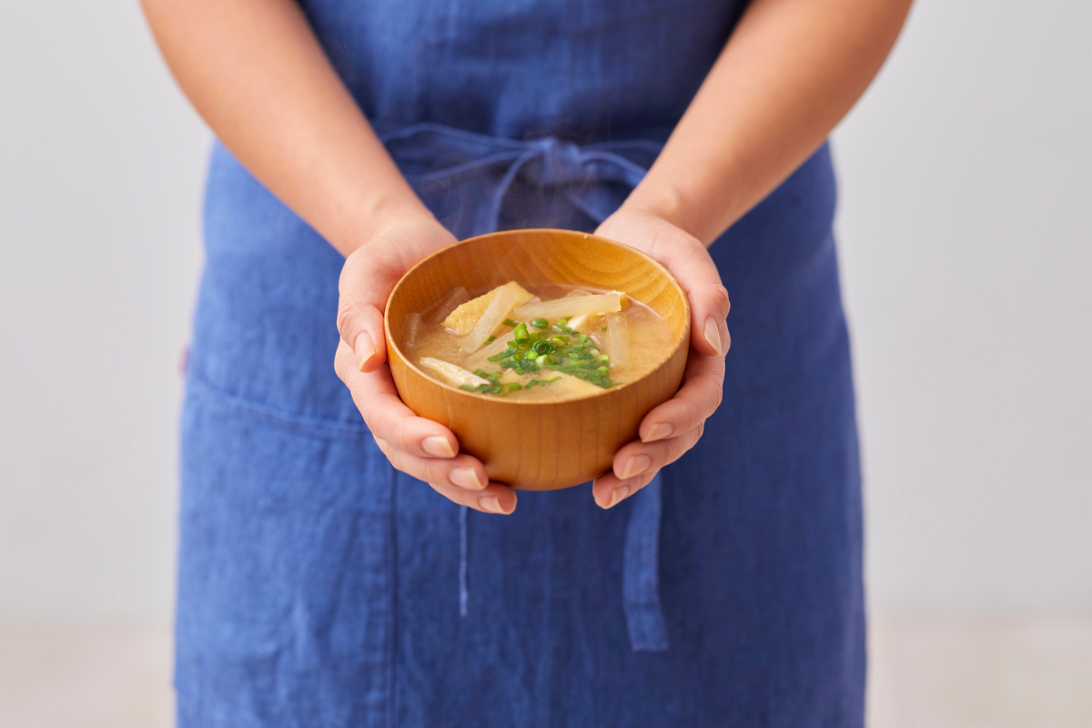 Zuppa di miso, il comfort food giapponese che racconta il mare