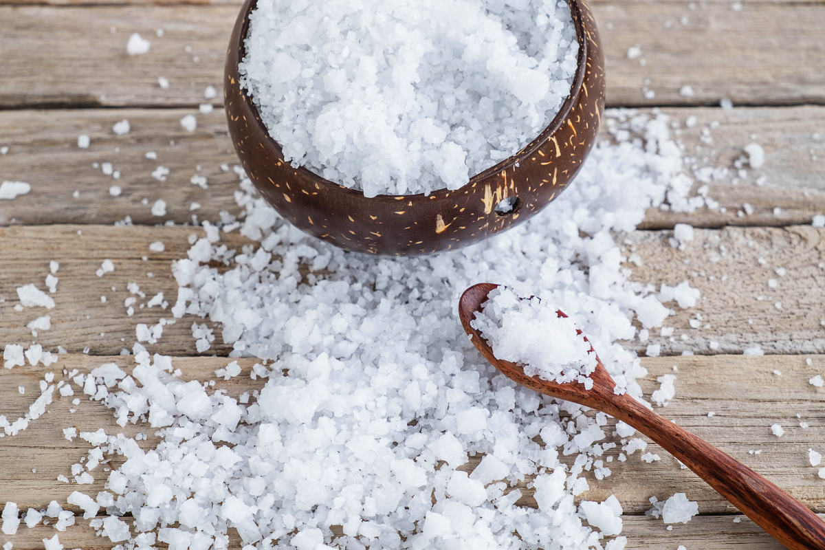 Cucinare nel sale: segreti, vantaggi e fascino di una pratica senza tempo