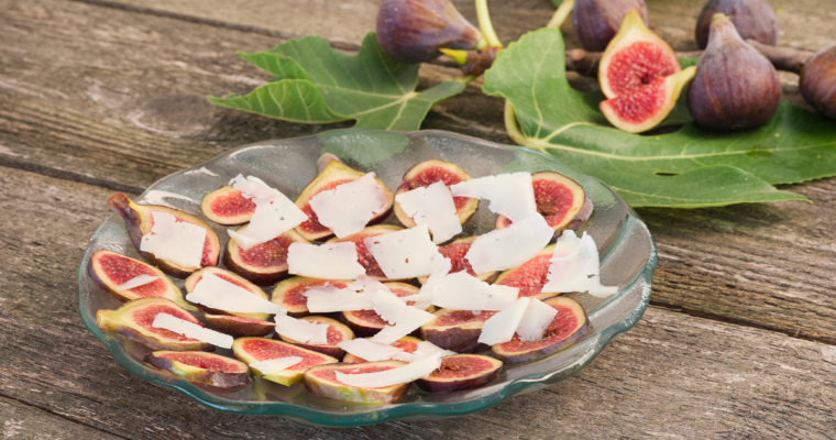 Carpaccio di fichi, nocciole e caprino: ricetta originale facile e veloce