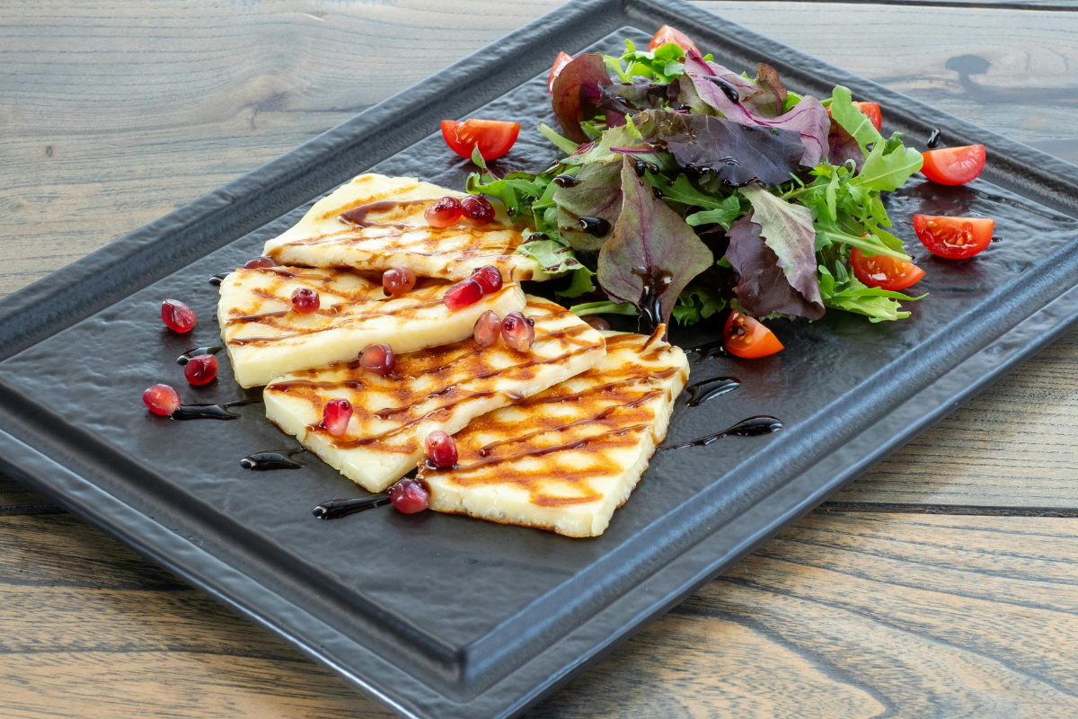 Halloumi il formaggio che non si scioglie e conquista la cucina moderna