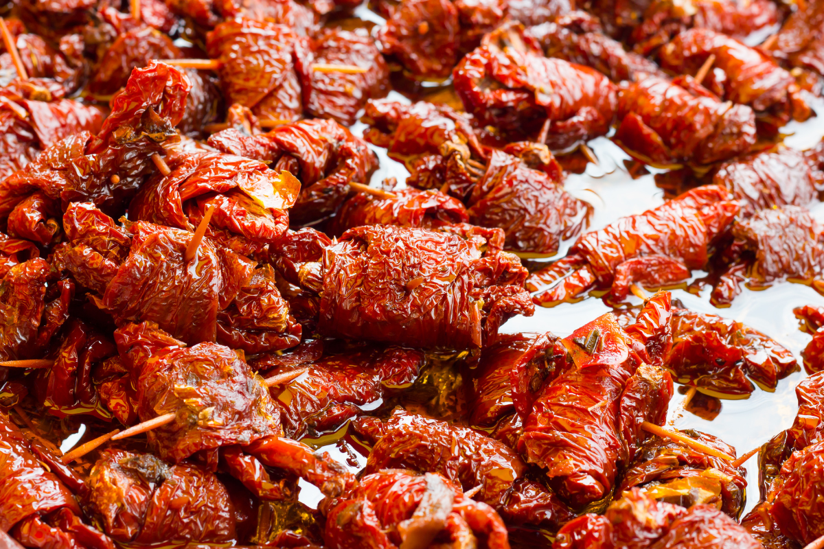 Pomodori secchi ripieni: la ricetta originale del Sud che conquista al primo assaggio