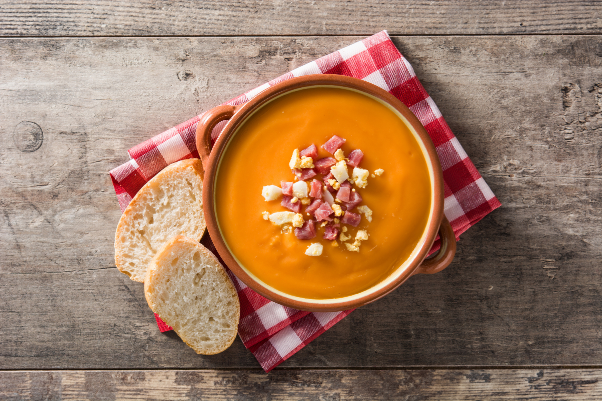 Salmorejo originale andaluso: la ricetta tradizionale spagnola cremosa e facile da fare in casa