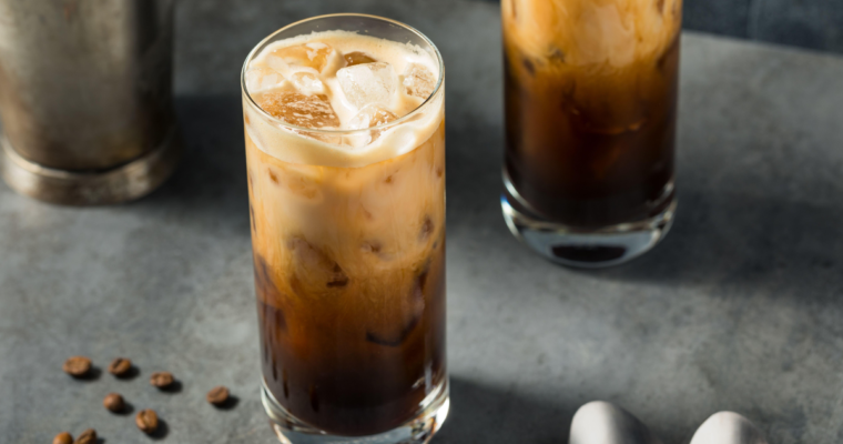 Caffè freddo shakerato: la ricetta originale del bar per farlo cremoso e spumoso in casa