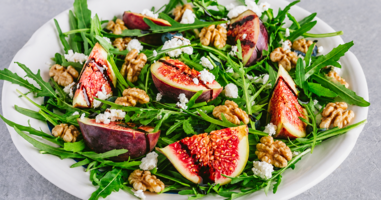 Insalata di fichi, caprino e noci con glassa di aceto balsamico