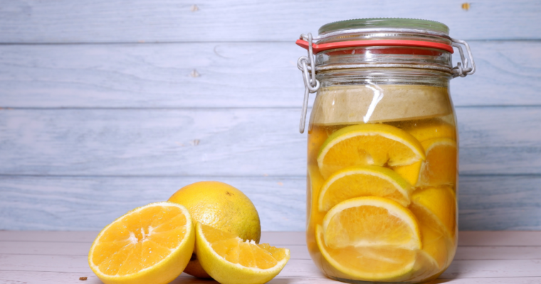 Limoni fermentati: la ricetta originale passo dopo passo e come usarli in cucina