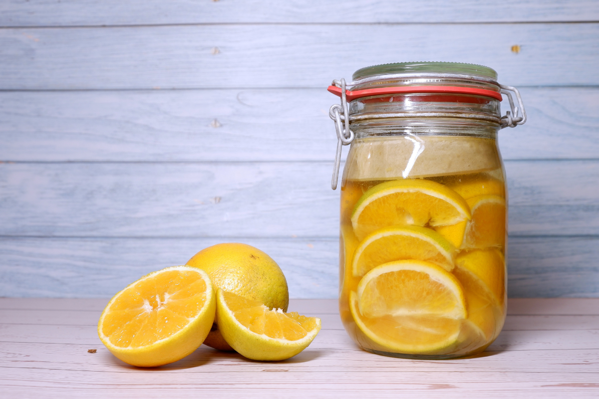 Limoni fermentati: la ricetta originale passo dopo passo e come usarli in cucina
