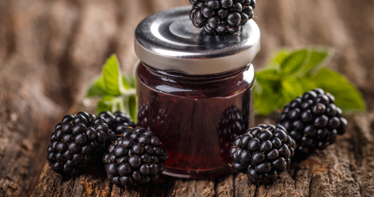 Marmellata di more fatta in casa: ricetta originale, consigli e segreti per conservarla