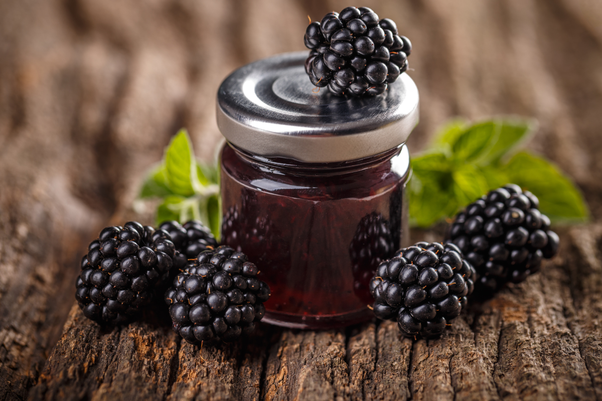 Marmellata di more fatta in casa: ricetta originale, consigli e segreti per conservarla