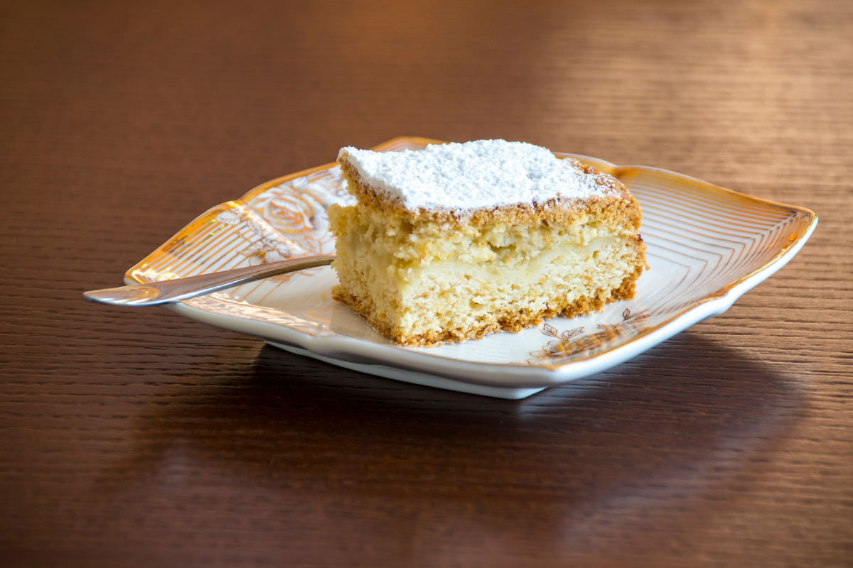 Torta hawaiana: la ricetta originale soffice con ananas e cocco da preparare a casa