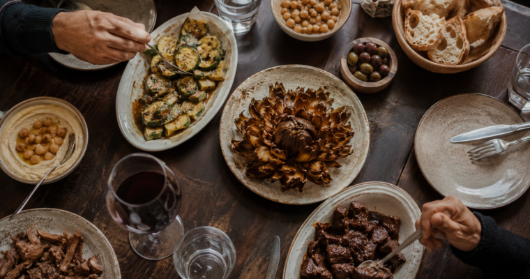 Menu kosher a Roma: come scegliere tra tradizione giudaico-romanesca, carne e sapori mediorientali