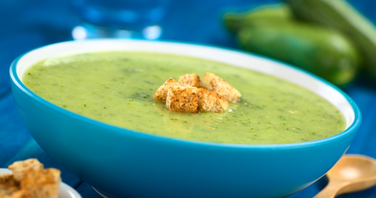Vellutata di zucchine e menta con crostini dorati